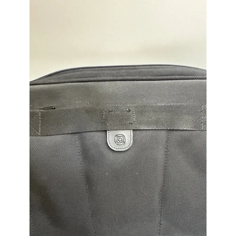 Wenger SwissGear The Grip 3950 Black Laptop Briefcase Messenger Bag Padded